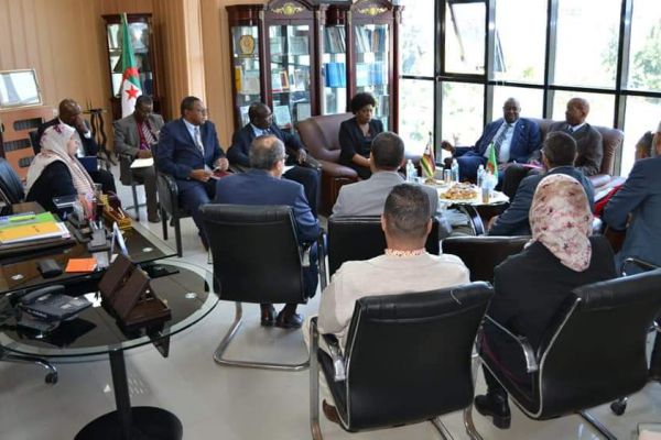 visite-embassade-zimbaboui-1295BD31D8-692E-1FB0-E5CA-5A7ACB6EB581.jpg