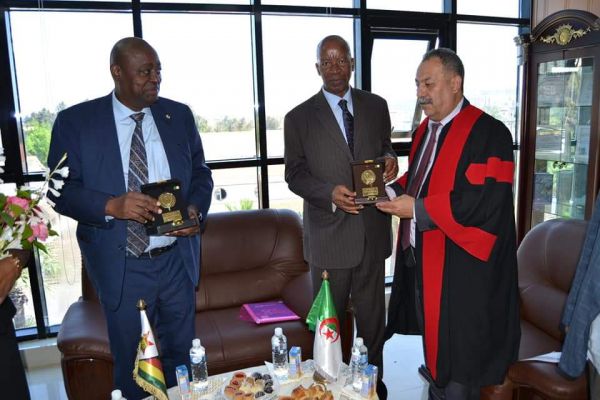 visite-embassade-zimbaboui-13AA646E01-CC97-EAAE-B9CB-8F6DCAD4A938.jpg